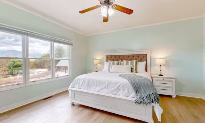 Ellijay Hotel | The Best VIEWS Large 2BR/3BA + Resort Pool