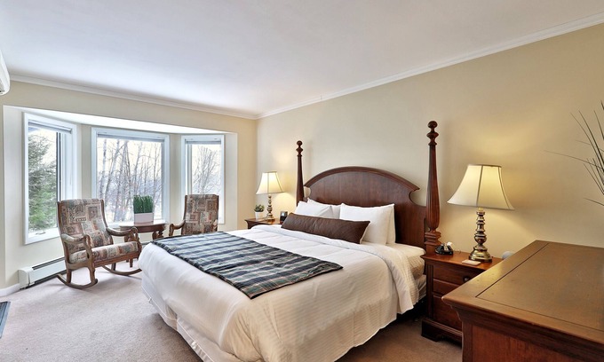 Killington Cabin | The Birch Ridge: English Gentleman's Room #9 - King Suite in Killington, Vermont. Hot Tub.
