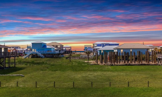 Fort Morgan Cottage | The Blue Pearl · Experience Coastal Living at Blue Pearl: Private Beach Access