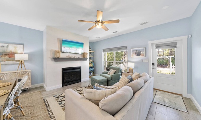 Seagrove Beach House | The Blue Pearl 3BR, 2BA in Seagrove, GOLF CART Included, 4 bikes—NO PETS