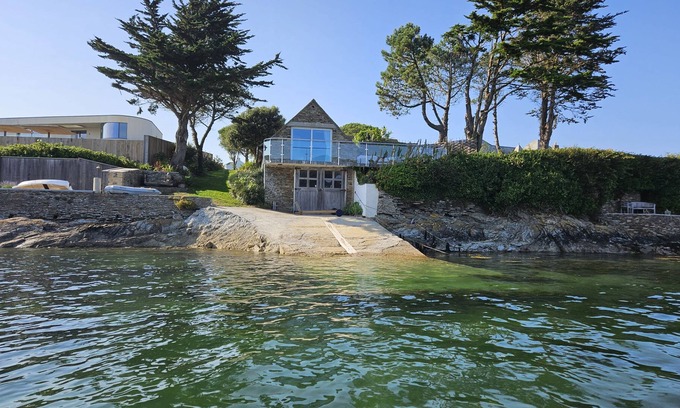 St. Mawes Cottage | The Boathouse - a cottage that sleeps 2 guests in 1 bedroom