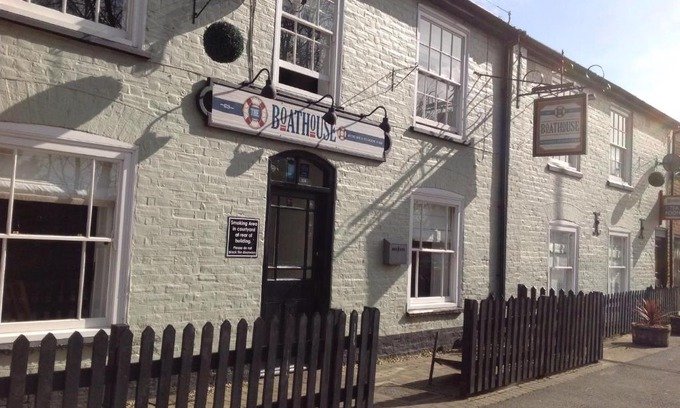 Sutton Bridge Bed & Breakfast | The Boathouse