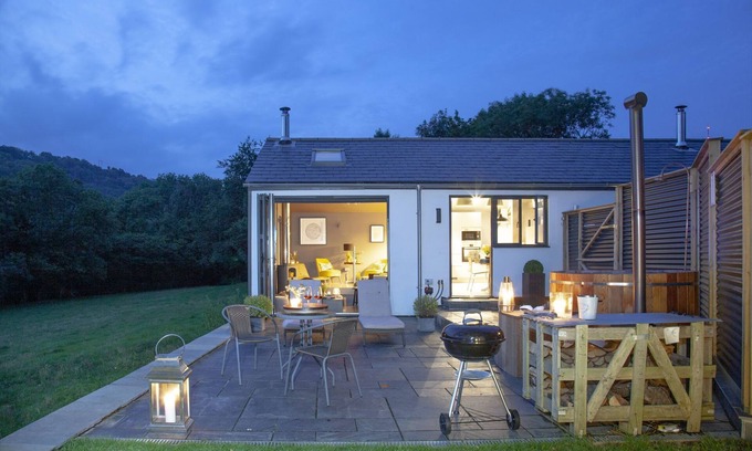 Wells House | The Bolt - a cottage that sleeps 2 guests in 1 bedroom