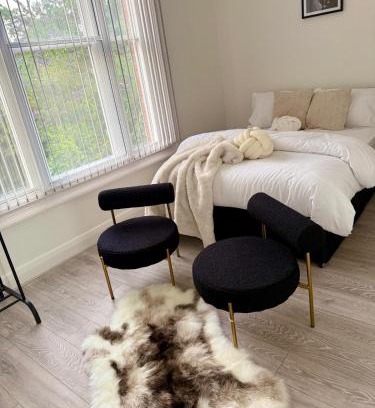 Birmingham Apartment | The Botanica, Stylish Edgbaston Escape with Garden Charm
