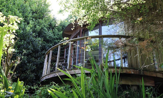 Lyme Regis Cottage | THE BOTHY, romantic, character holiday cottage in Lyme Regis