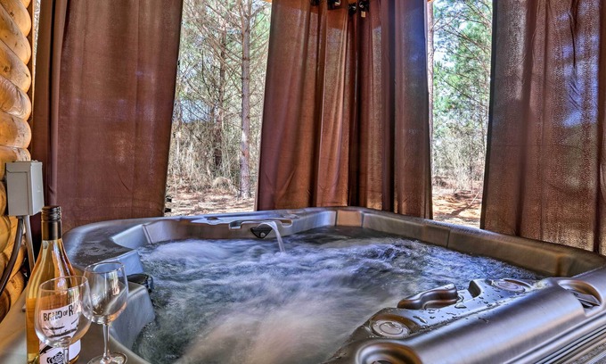 Broken Bow Cabin | 'The Breeze' - Broken Bow Cabin w/Hot Tub & Deck!