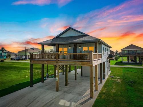 Crystal Beach House | The Breezy Turtle