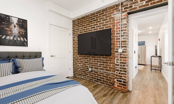Near East Columbus Apartment | The Broad - Near Children's Hospital w/Free WIFI