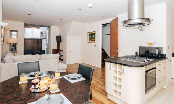 Crouch End House | The Broadway, Crouch End