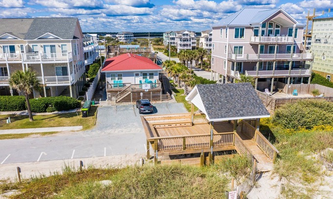 Surf City Apartment | The Bungalows B- Beachfront - Dog Friendly - Gazebo – Bikes