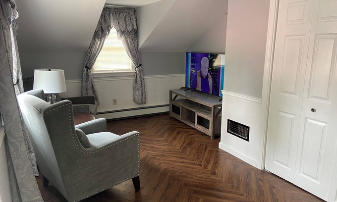 York Apartment | The Buoy House is a charming 2nd floor apartment in York close to beaches.