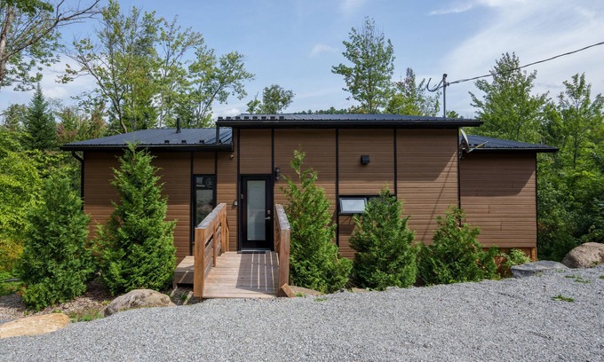 Sainte-Emelie-de-L'Energie Ski Chalet | The Rebel Chipmunk, waterfront with spa