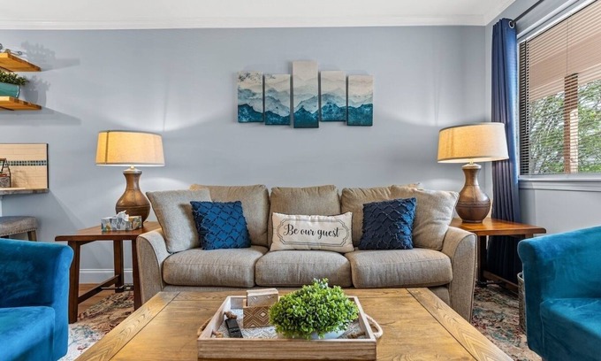 Wilmington Apartment | The Candlewyck Suite