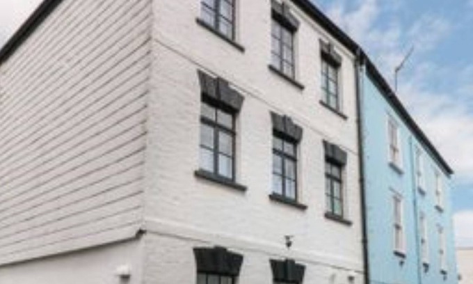 Dartmouth House | The Captain's House