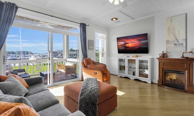 Fairfield Harbour House | The Captain’s Quarters