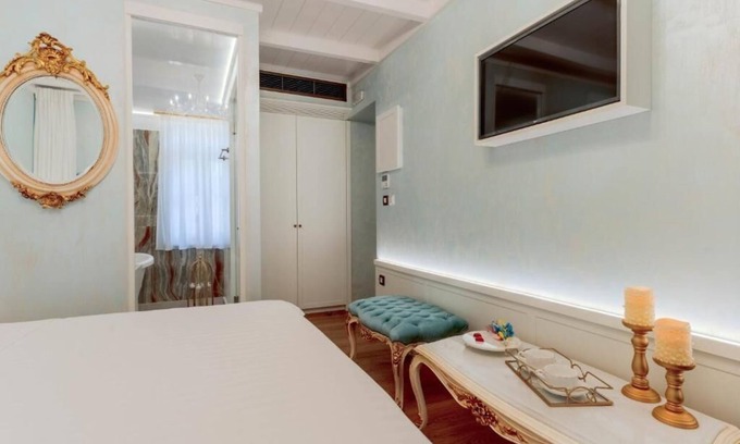 Old Town Hotel | The Caroline room in Madame Hortense