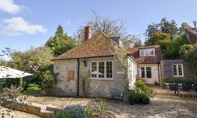 Lyme Regis House | THE CARRIAGE HOUSE, pet friendly, luxury holiday cottage in Uplyme