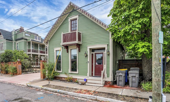 Downtown Indianapolis House | The Carriage House at The Birdhouse on Meridian.