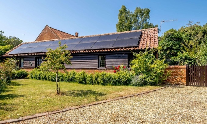 Saxmundham House | The Cartshed at Farnham Barn