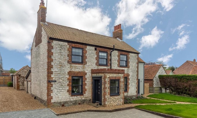 Thornham House | The Castle