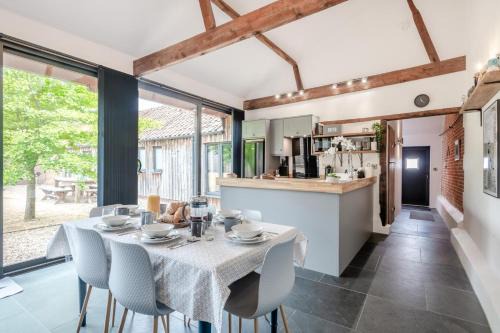 Wood Dalling House | The Cattle Barn