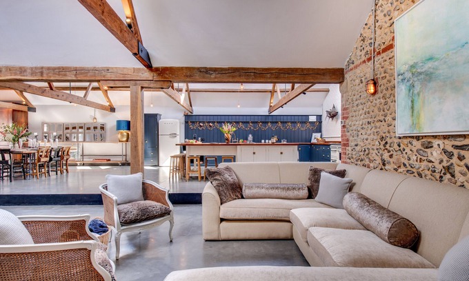 Wells-next-the-Sea House | The Cattle Shed - Four Bedroom House, Sleeps 10