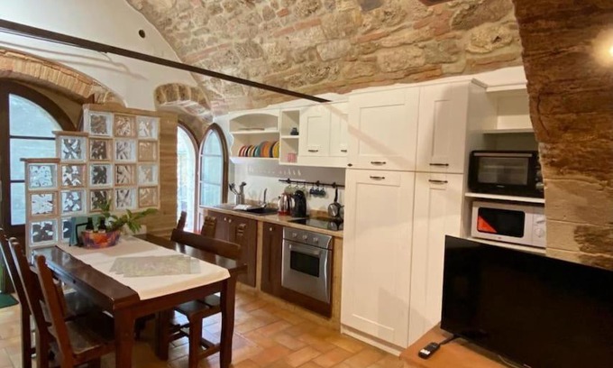 Sarteano House | The Cave