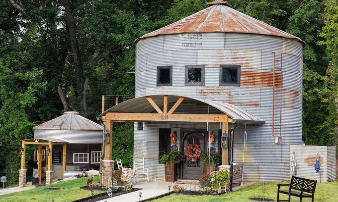 Lincolnton House | The Cedar St Silo- Sleeps 4 w/Fireplace & Hot Tub. Walk to Downtown Lincolnton
