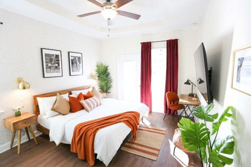 Pleasant Street House | The Champion's Suite Newly Built Upscale Central