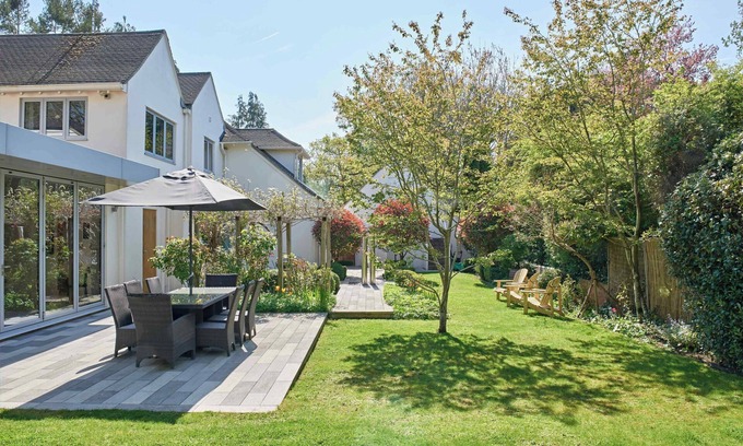 Cheltenham House | The Chase