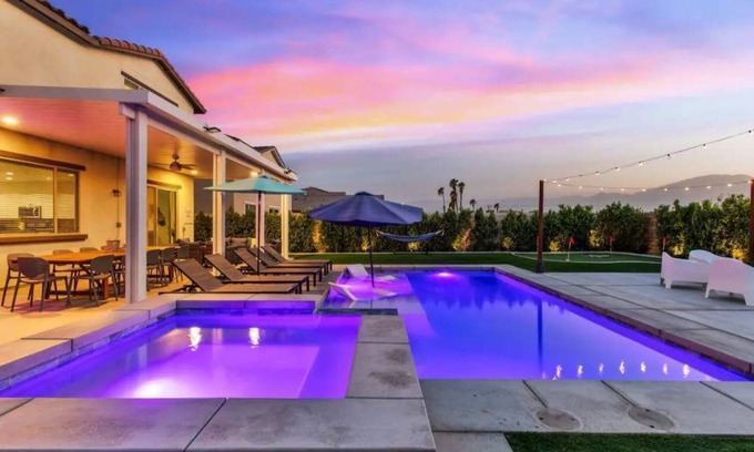 Coachella House | The Chateau- Pool, Spa, BBQ, Fire pit, Sleeps 19