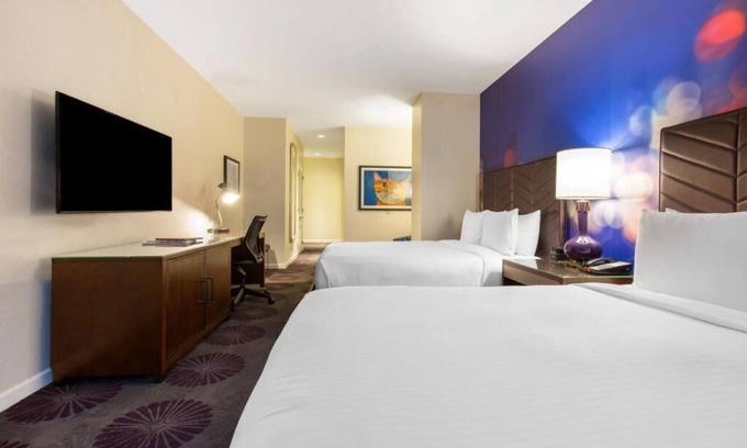 Streeterville Hotel | The Chicago Hotel Collection Magnificent Mile Sleek Standard Double Queen