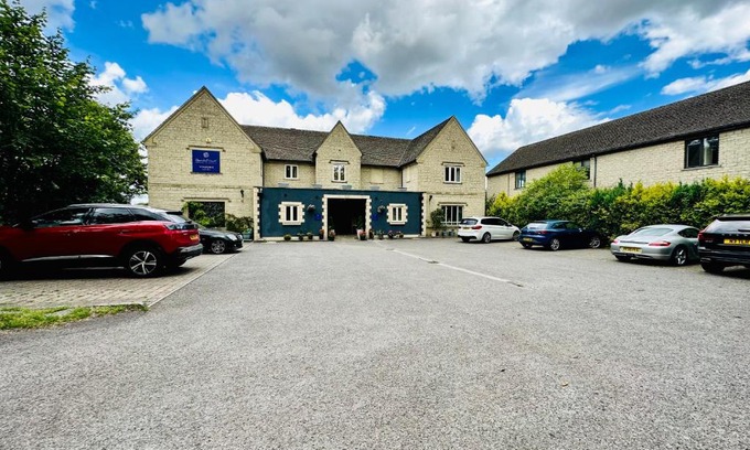 Long Hanborough Hotel | The Churchill Court