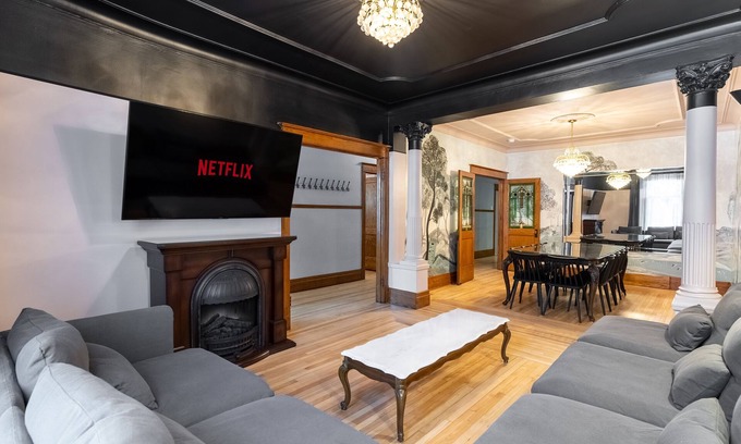 Hochelaga Apartment | The Classic Backyard Subway & Parking