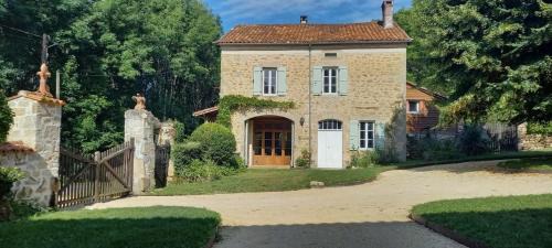 Saint-Mathieu House | The Coach House-3 Bed-2 Bath-Garden-PetsOK-FreeP