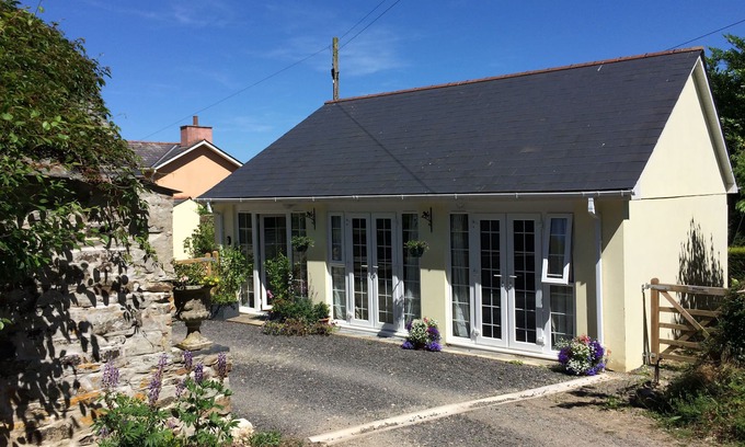 Bodmin Cottage | THE COACH HOUSE, pet friendly, country holiday cottage in Bodmin
