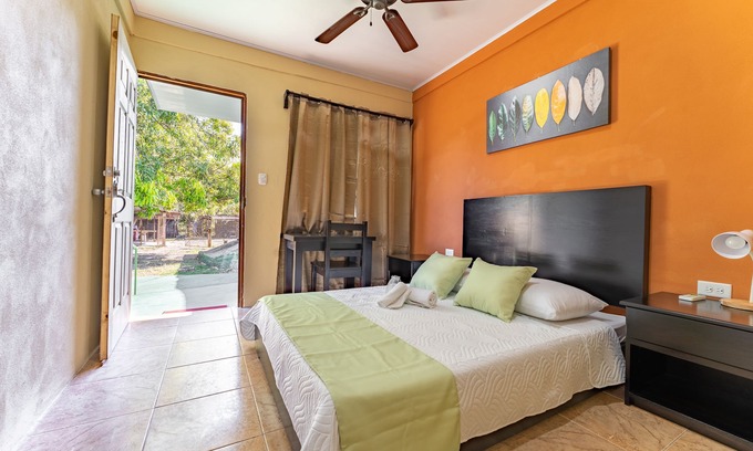 Canas Dulces Bed & Breakfast | The Cocobolo Food&Rest Room 1 B&B Free WiFi A/C Free Pkg