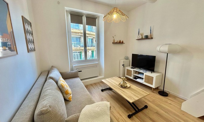 7th Arrondissement Apartment | The Cocoon of Vieux Port -place aux Huiles/Estienne d'Orves