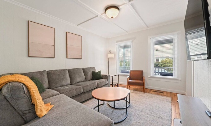 Saratoga Springs House | The Collegiate by Saratoga Stays