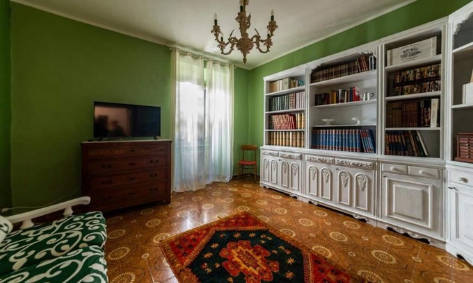 Civitavecchia Apartment | "The colorful house" of the ghetto in a palace of the 700s