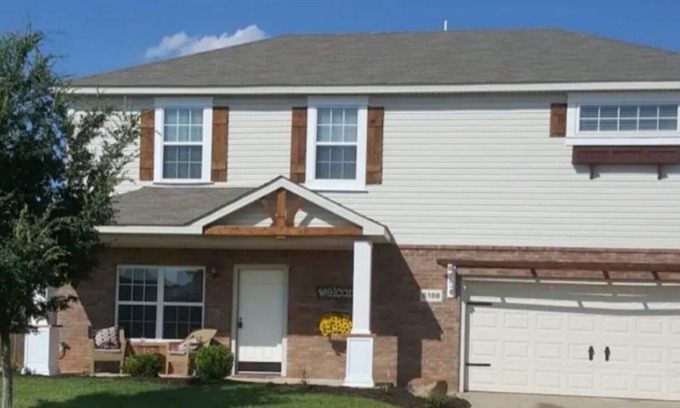 Central Oklahoma City House | The Comfort Gathering , 4 bedrooms, 2 kings, 3 bath, sleeps 16, group-friendly.