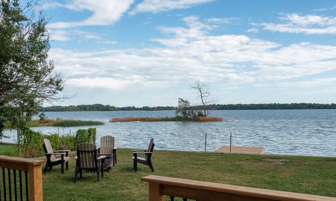 Wellington Cottage | The Consecon-Waterfront PEC stay