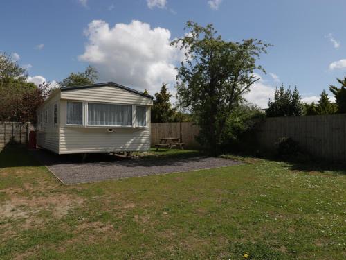 Compton Dundon Resort | The Coop - Family Friendly caravan near Glastonbury & Street