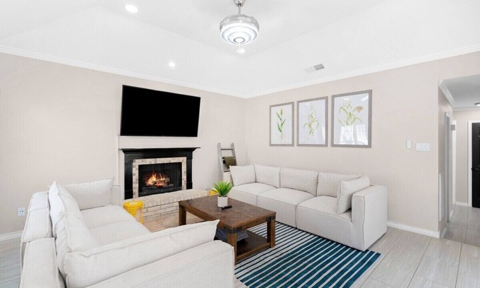 Helotes House | The Corniest Property in Texas ♥ 4 BR ♥ 1/4 Acre ♥