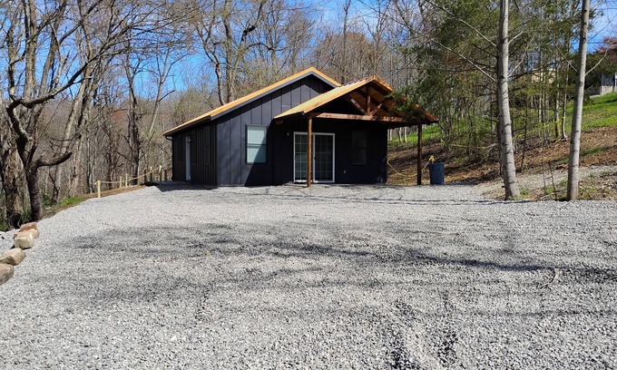 Creola Cabin | The Corral sleeps 4