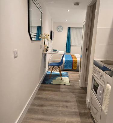 Salford House | The Cosy Pod Studio - Short Stay in Salford