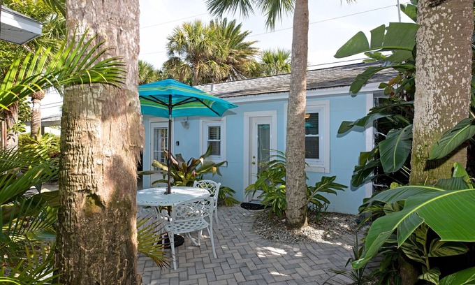 Clearwater Beach Cottage | THE COTTAGE - 32 Steps to the Beach - Sleeps 2, drive to your door, Wifi, Grill.
