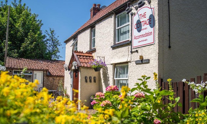 Lulsgate Bottom Bed & Breakfast | The Cottage