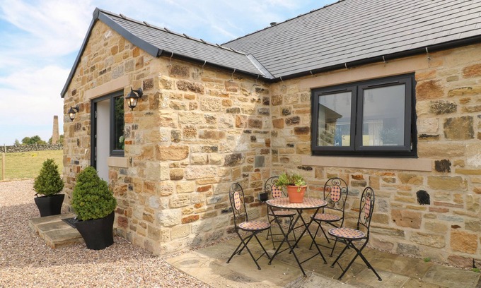 Stonedge Cottage | THE COTTAGE, with open fire in Chesterfield