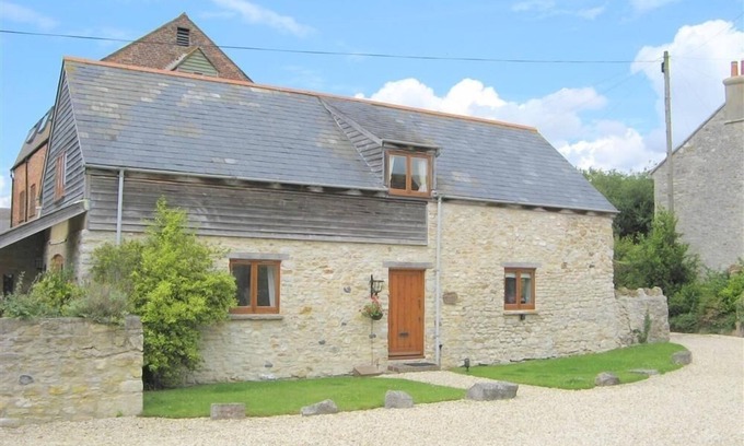 Weymouth Cottage | THE COURTHOUSE, pet friendly, with a garden in Sutton Poyntz